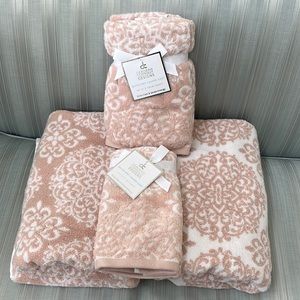 2 Sets of Luxurious Bath, Hand and Tip Towels (6 towels) - New with Tags